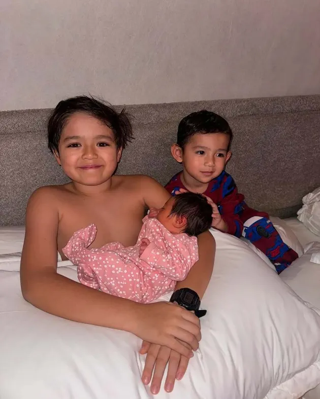 Don Verhaag Anak Jessica Iskandar