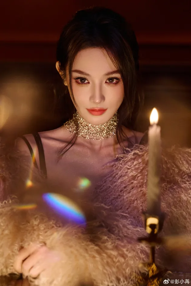 Elegansi di Balik Cahaya Lilin