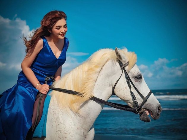 7 Epic Photos of Ashanty and Aurel Hermansyah Riding Horses on the Beach, Like Tough Princesses - Flooded with Praise