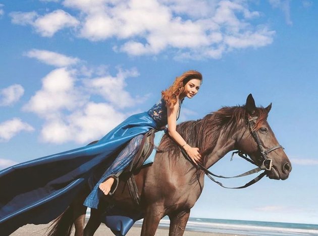 7 Epic Photos of Ashanty and Aurel Hermansyah Riding Horses on the Beach, Like Tough Princesses - Flooded with Praise