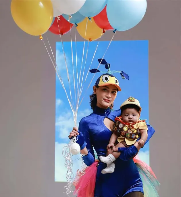 Erika Carlina cosplay film Up