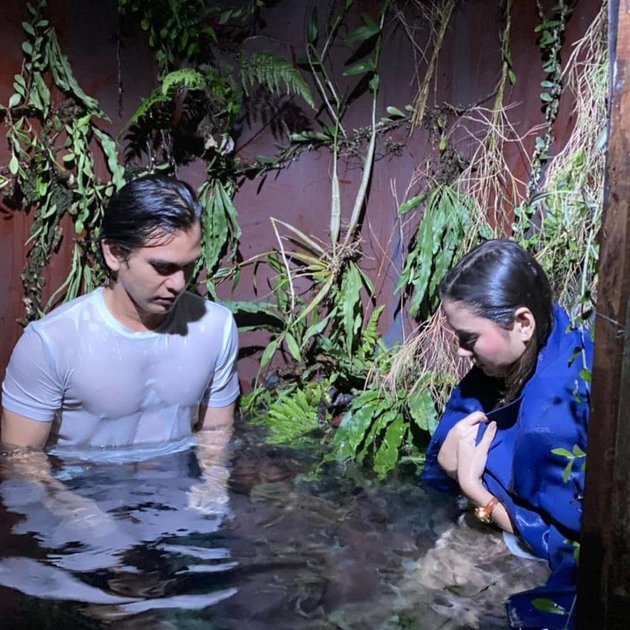 7 Portraits of Fajar and Nana Trapped in the Rain in the Soap Opera 'BUKU HARIAN SEORANG ISTRI', Netizens: Just Reconciled with Dewa