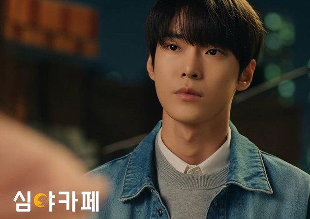 7 Handsome Portraits of Doyoung NCT in 'Cafe Midnight: The Curious Stalker', Perfect as a High School Student in Various Aspects