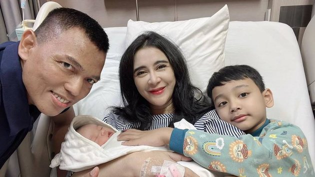 7 Handsome Portraits of Rafaizan Rakhan, Uut Permatasari's Second Child, His Face is Said to Resemble His Mama