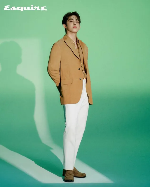 pemotretan S.Coups pancarkan aura bintang untuk Majalah Esquire Thailand