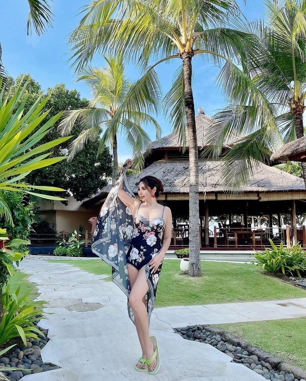 7 Portraits of Femmy Permatasari's Style During Vacation in Bali, Confidently Wearing Swimsuit and Low-Cut Tops - Admits to Gaining Weight