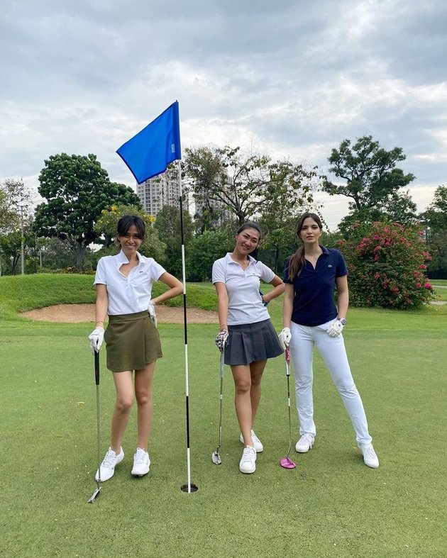 7 Portraits of Nia Ramadhani's Style While Playing Golf, Always Stylish and Not Always Wearing Short Skirts!
