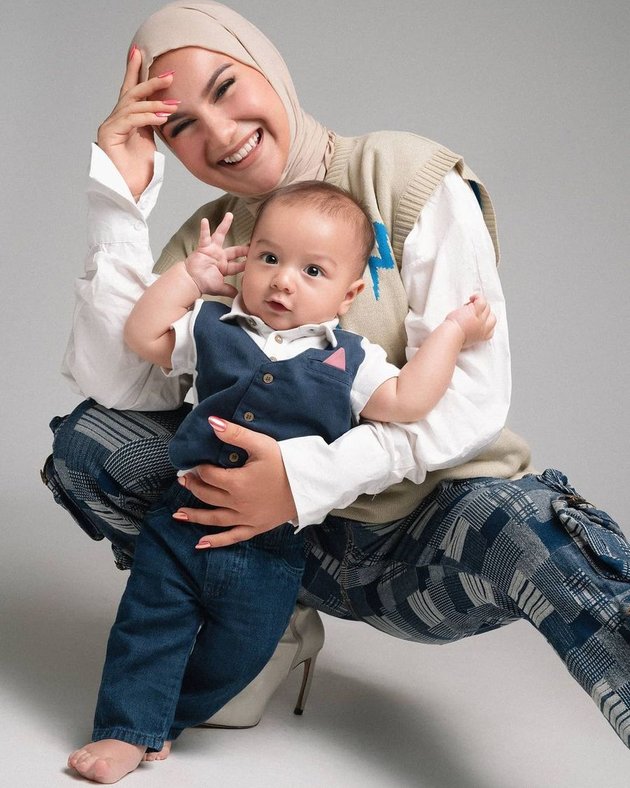 7 Portraits of Irish Bella and Ammar Zoni's Swag Style, Baby Air Can Already Pose - Called 'Good Looking' by Netizens
