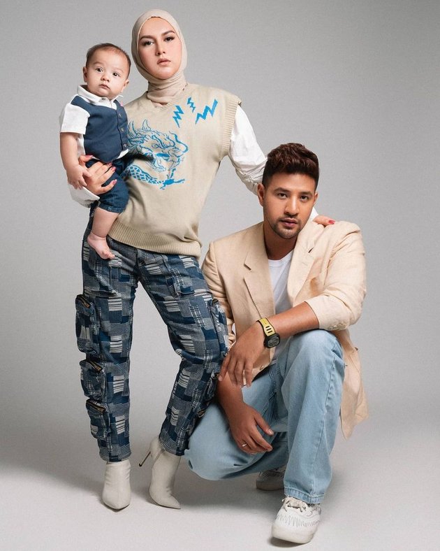 7 Portraits of Irish Bella and Ammar Zoni's Swag Style, Baby Air Can Already Pose - Called 'Good Looking' by Netizens