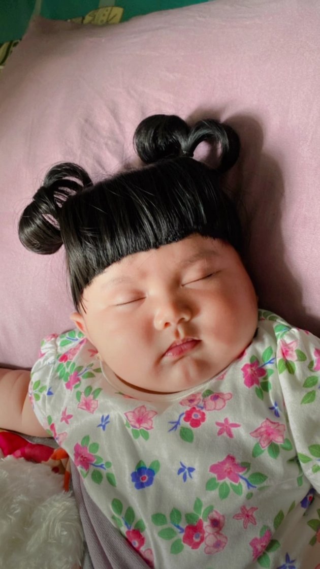 9 Adorable Photos of Baby Meshwa, Denny Cagur's Child, Being Styled with Fake Hair, Called a Living Doll - Boboho's Girlfriend