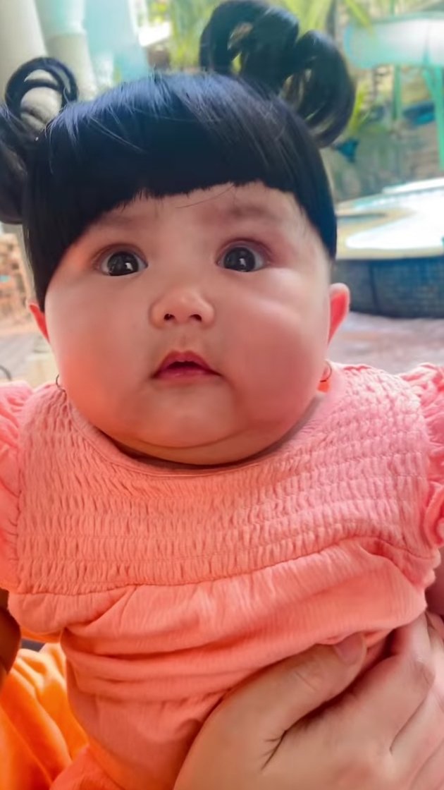 9 Adorable Photos of Baby Meshwa, Denny Cagur's Child, Being Styled with Fake Hair, Called a Living Doll - Boboho's Girlfriend