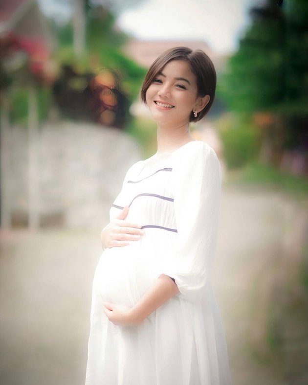 7 Portraits of Glenca Chysara Showing 'Baby Bump', Totality in Playing Pregnant Women - Beauty and Charisma Earn Praise