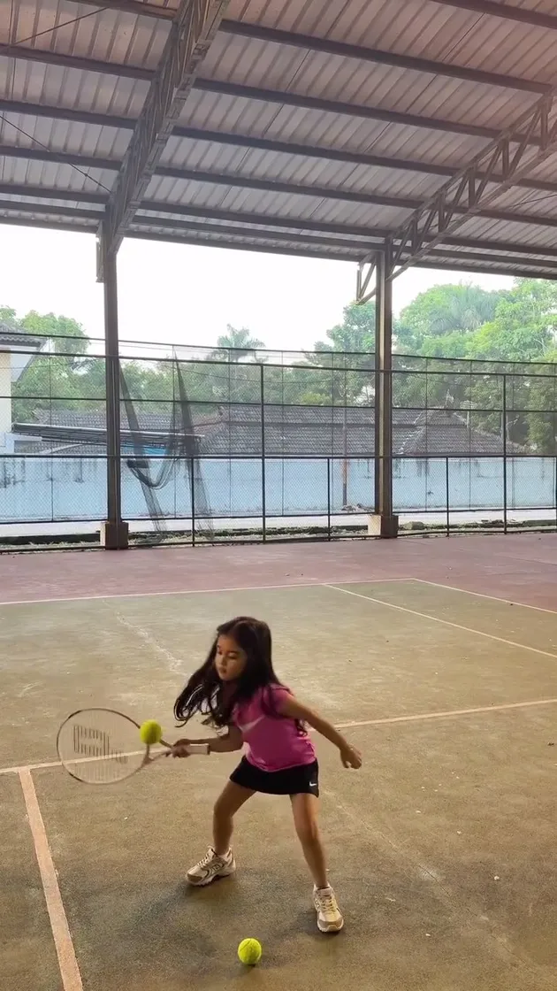 Potret Guzelim fokus latihan tenis