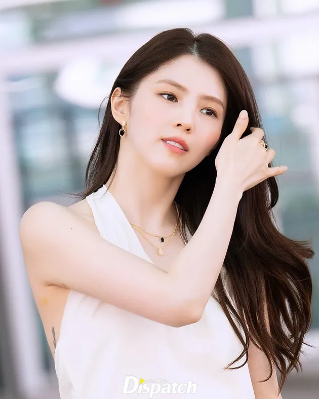 Han So Hee Tampil cantik di Bandara