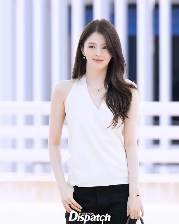 makeup Han So Hee Tampil Kasual di Bandara