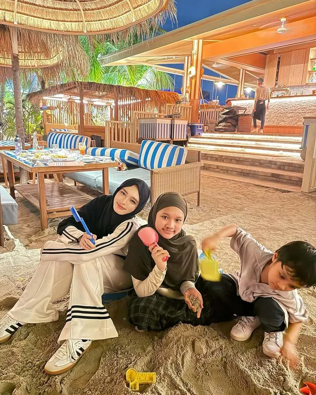 Starla, Inara Rusli, Arahkan Anak, Sanggar Lukis