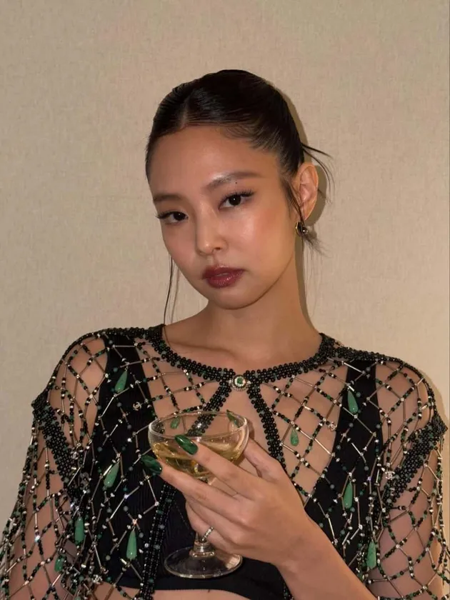 Jennie Hadir di Paris Fashion Week dan Langsung Jadi Sorotan