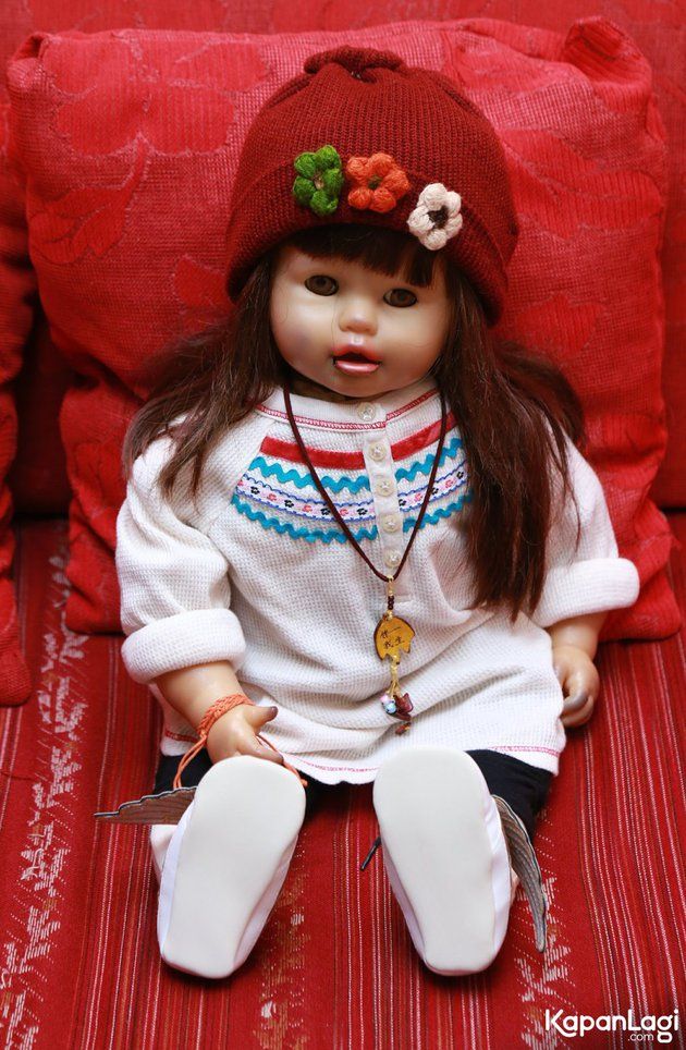 7 Portraits of Joshua Suherman with Suzan Doll, Called the Most Talkative Spirit Doll - Netizens: Are You a Doctor Yet?