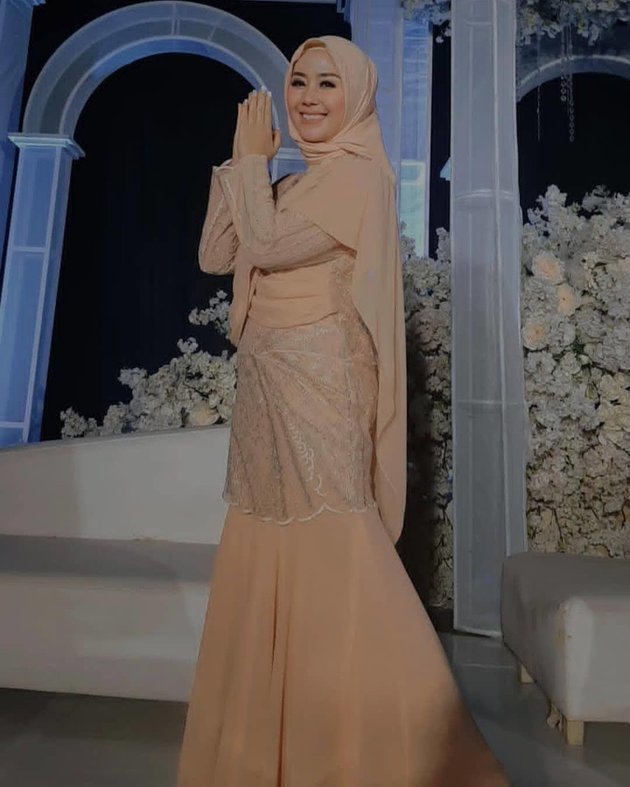 7 Latest Portraits of Gita KDI, the Champion of KDI 2, Beautiful Hijabi with the Title Hajjah - Now Working at MPR