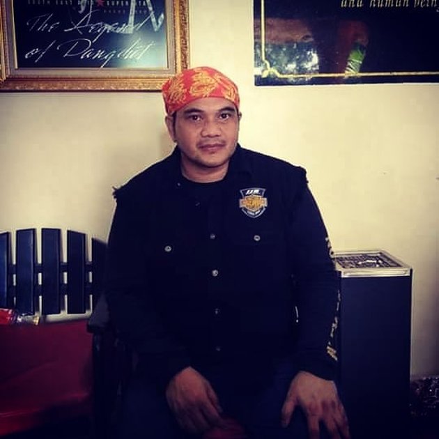 7 Recent Portraits of Vicky Rhoma, the Son of the King of Dangdut, a Rocker who Used to be a Culinary Entrepreneur and Street Vendor