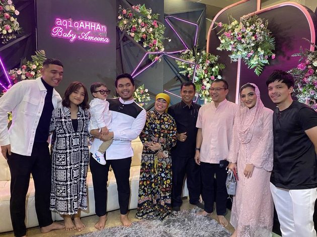 7 Portraits of Haji Faisal's Family Attending Baby Ameena's Akikah, Gala Sky Also Invited and Successfully Attracts Attention