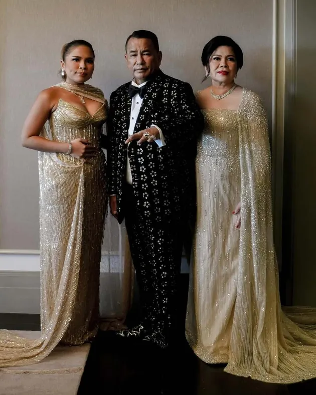 keluarga Hotman Paris Hutapea di resepsi pernikahan