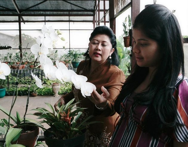 7 Sweet Memories of Annisa Pohan Seeing Flowers Together with the Late Ani Yudhoyono, Cute Face and Simple Appearance Become the Spotlight