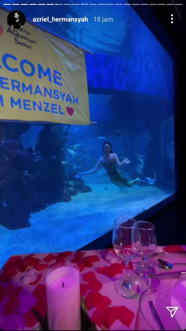 7 Portraits of Azriel Hermansyah and Sarah Menzel's Romantic Date, Dinner at the Giant Aquarium - Welcomed by a Mermaid
