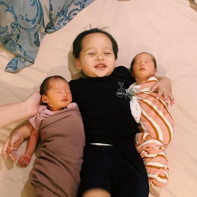 7 Portraits of Tasya Kamila's Newly Born Twin Nieces, Beautiful and Adorable - Cheeky and Cute