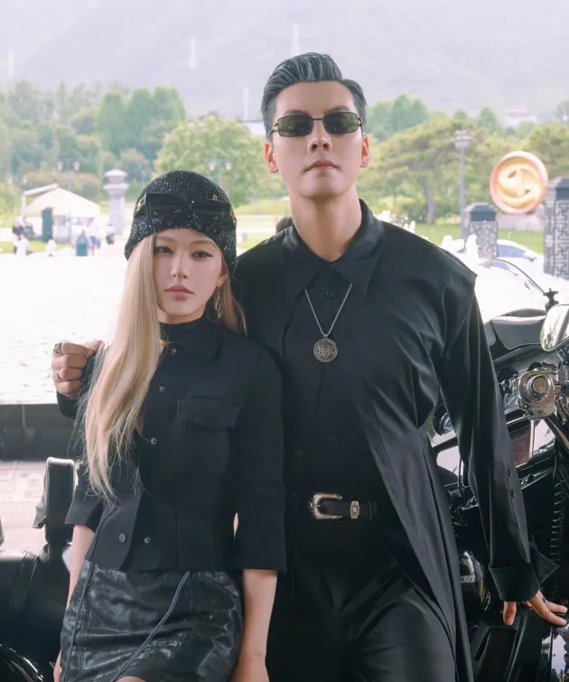 Keduanya Menyatu dalam Nuansa Gothic