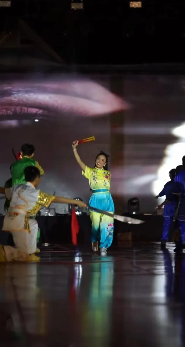 Kris Dayanti Tunjukkan Aksi Wushu di Singkawang