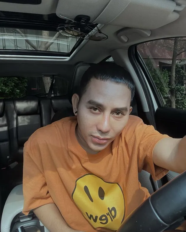 Krizna Fahrezi Asisten Ayu Ting Ting Penata Rambut 