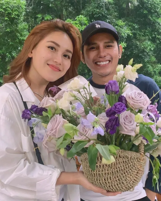 Krizna Fahrezi Asisten Ayu Ting Ting Penata Rambut 