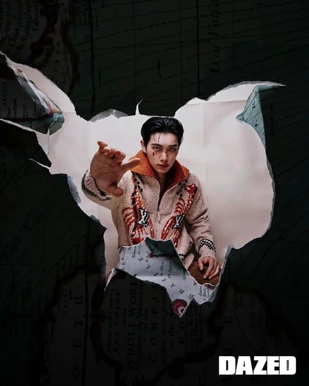Gaya Bold dengan Tatapan Intens Lee Chae Min