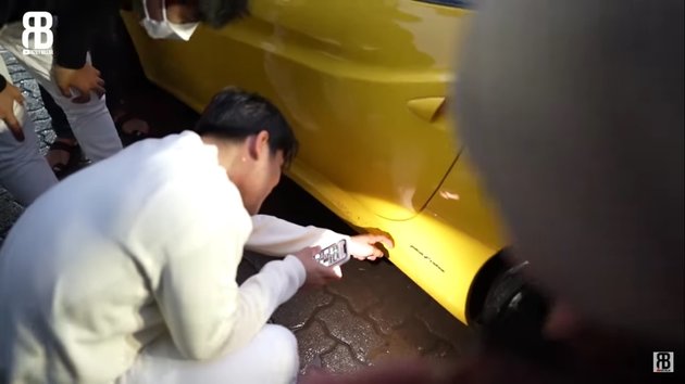 7 Portraits of Lesti's First Time Riding Rizky Billar's Ferrari, Confused on How to Turn on the AC - Ended Romantically Gazing at Each Other through the Window