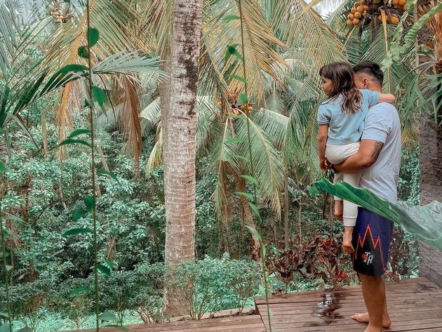 7 Photos of Gisella Anastasia's Vacation in Bali, Gempi Carried by Wijaya Saputra Becomes the Highlight