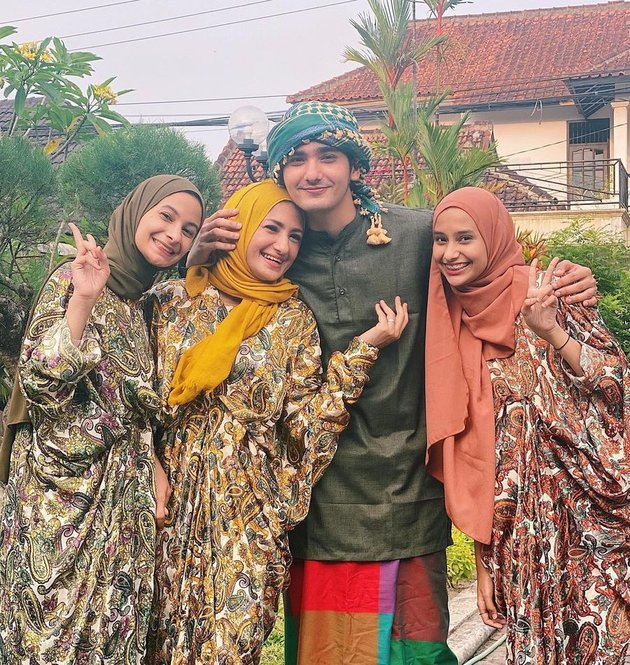 7 Photos of Mahdy Reza, Star of the Soap Opera 'BUKU HARIAN SEORANG ISTRI' with His Beautiful and Charming Younger Sisters, Very Close - The Dream Brother