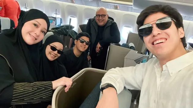 Maia Estianty Umrah Bareng Keluarga