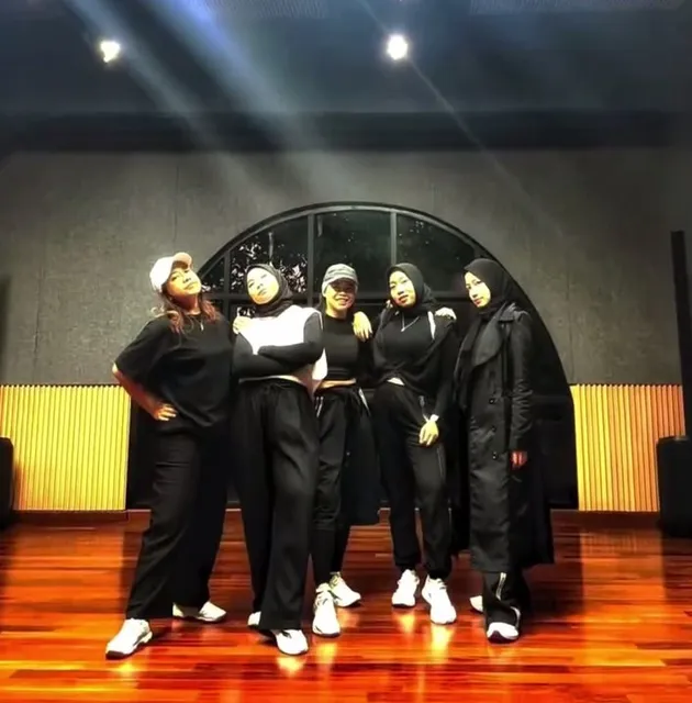 Potret Maissy mantan penyanyi cilik dance