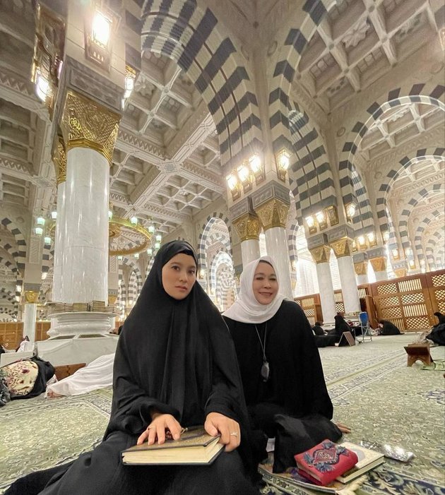 7 Portraits of Marcella Zalianty's Umrah in Ramadan, Finally Able to Travel Abroad Since the Pandemic - Beautiful and Graceful in Islamic Attire