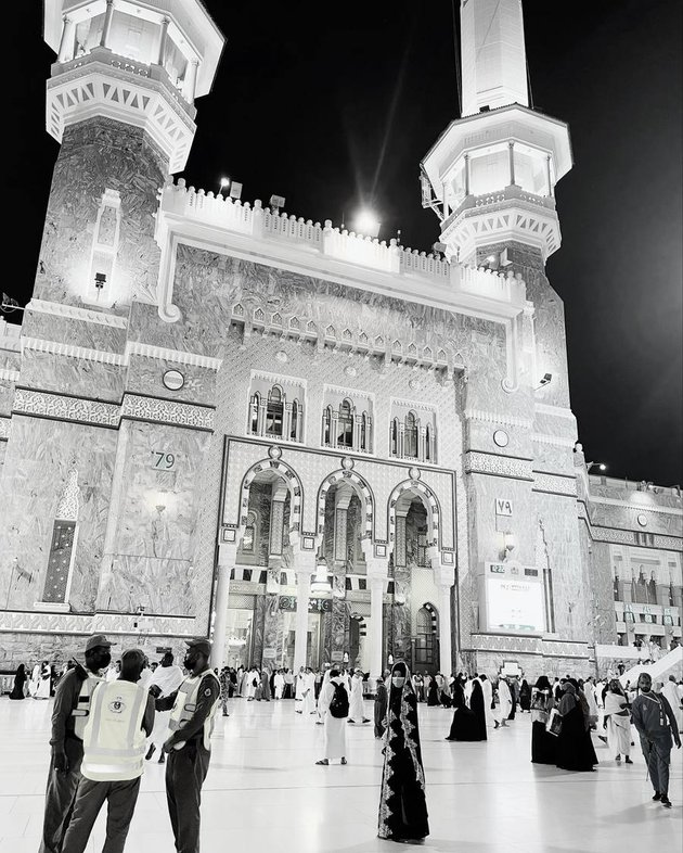 7 Portraits of Marcella Zalianty's Umrah in Ramadan, Finally Able to Travel Abroad Since the Pandemic - Beautiful and Graceful in Islamic Attire