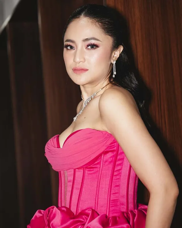 Marshanda perempuan mandiri