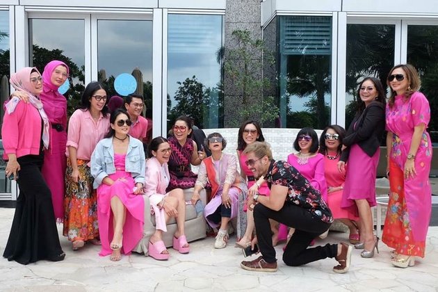 7 Portraits of Mayangsari with her Socialite Gang, Wearing Pink Clothes to Celebrate Valentine's Day