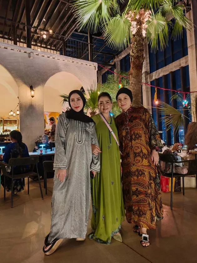 Mayangsari, Melly Goeslaw, dan Viona