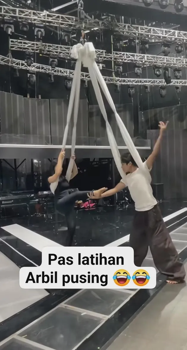 Melly Lee dan Arbil DA7 Latihan Melayang
