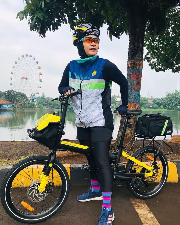 7 Intimate Photos of Ikke Nurjanah and Husband After Marriage, Romantic Cycling Together