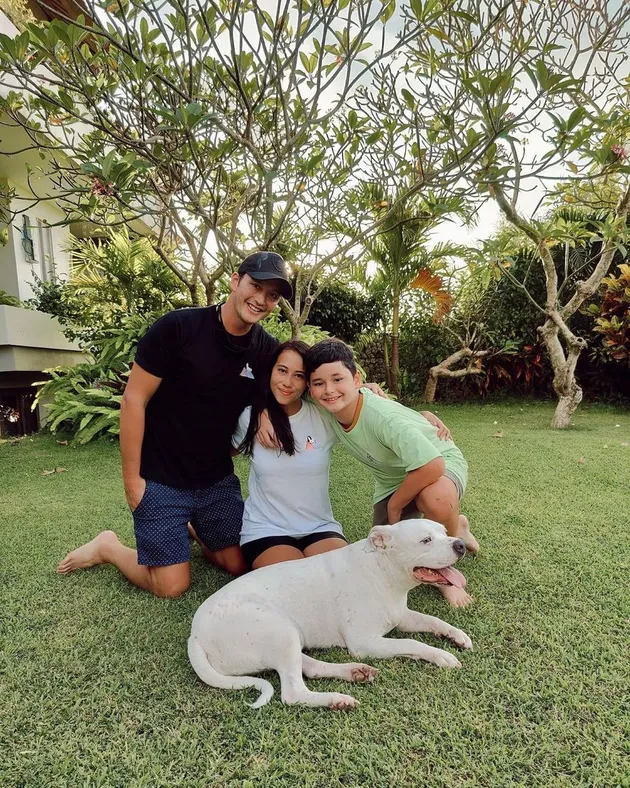 Mike Lewis Janisaa Pradja Kenzou