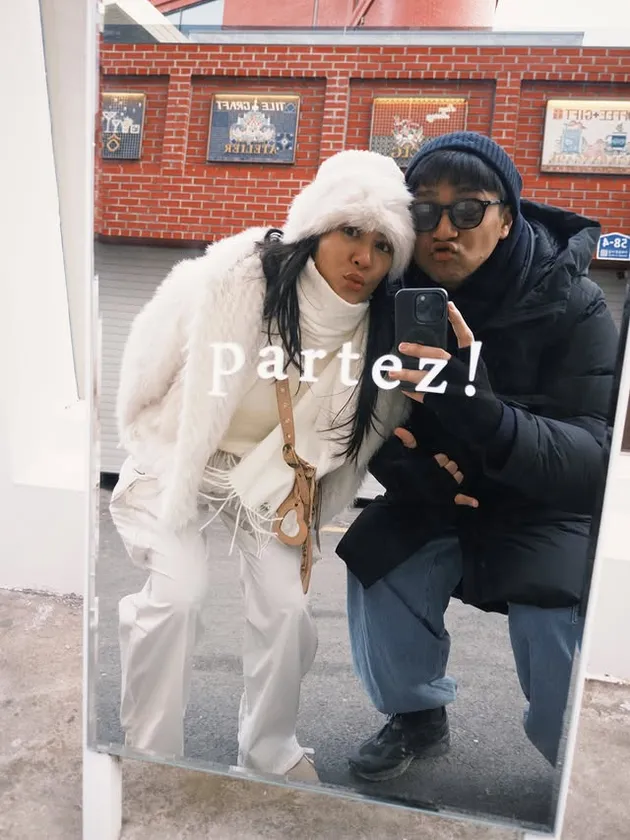 Mikha Tambayong dan Deva Mahenra rayakan anniversary di Korea