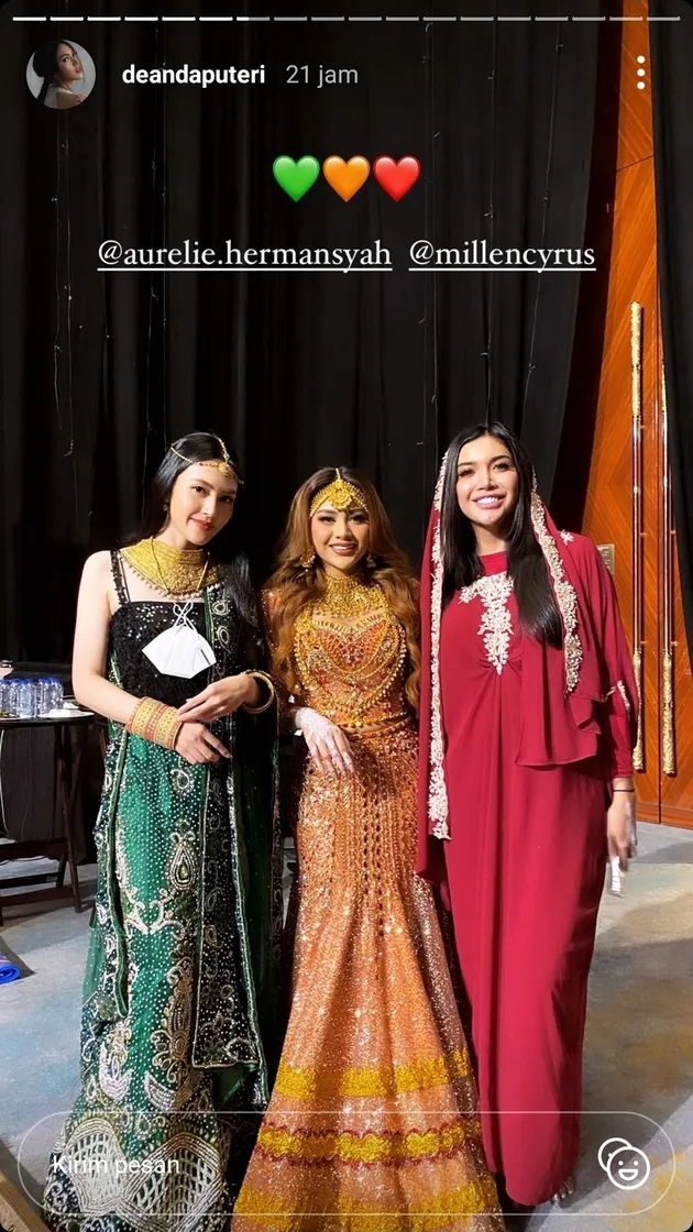 Milen Cyrus pakai kaftan dan kerudung