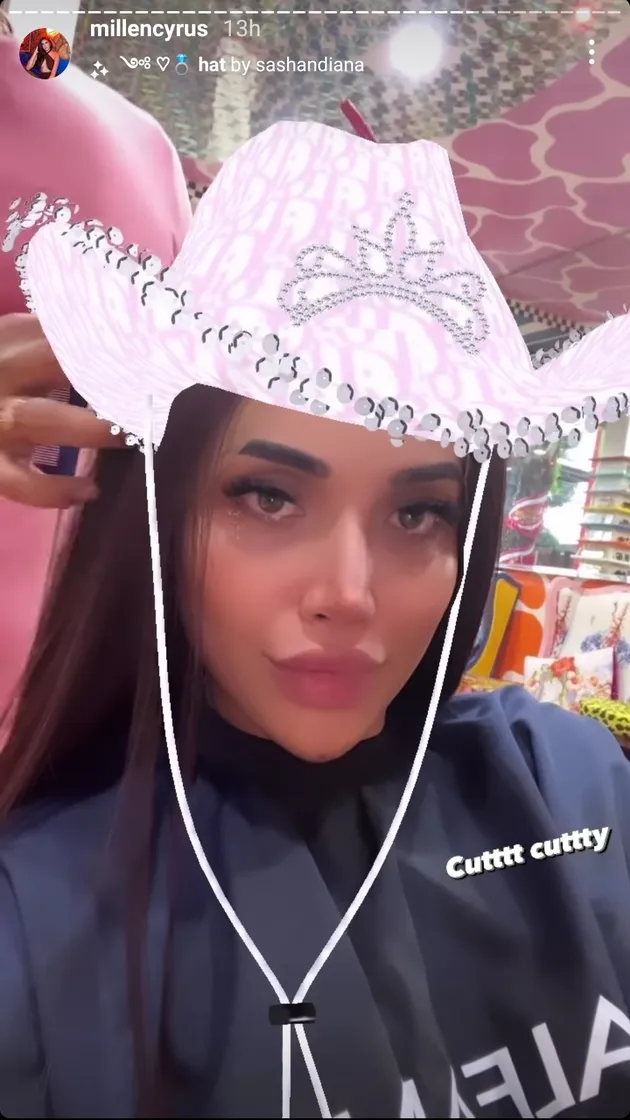 Rambut Pirang Millen Cyrus